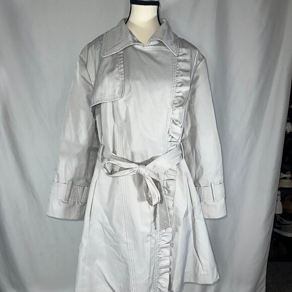 JESSICA SIMPSON - 1XL Light Grey Trench Coat Front Zip Ruffle Belt Lined Classy - Picture 1 of 14